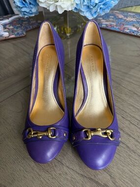 COACH Purple Leather Pumps w/ Gold Horsebit Detail - Round Toe Heels - Size 6.5